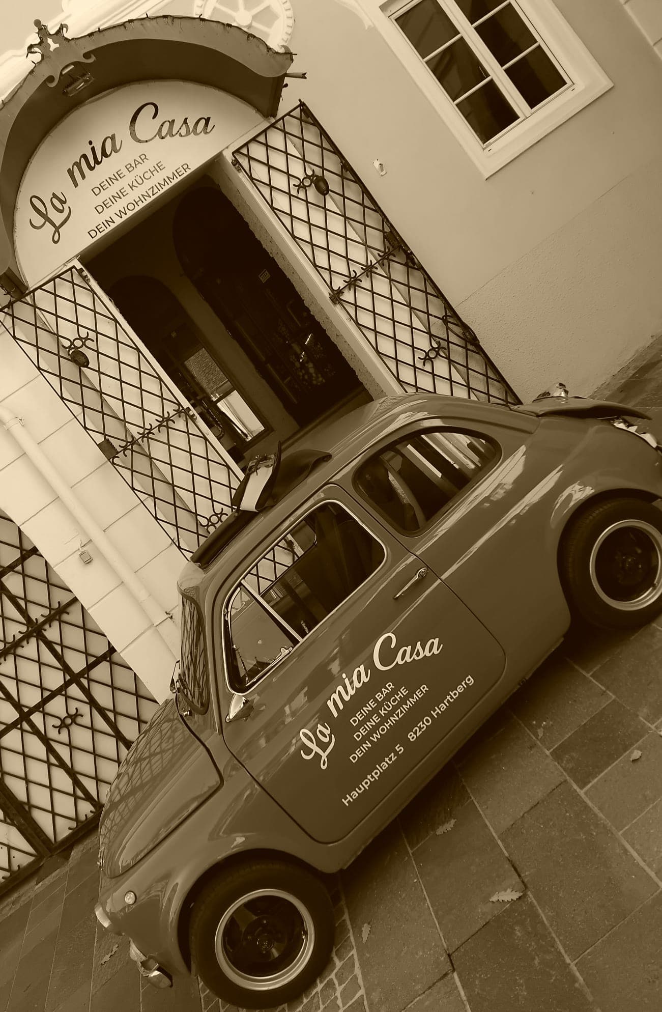 Fiat 500 vor dem Restaurant La mia Casa